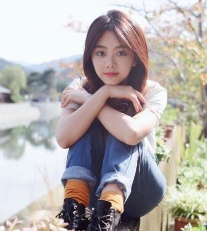 戴眼鏡女明星的魅力風(fēng)采探討