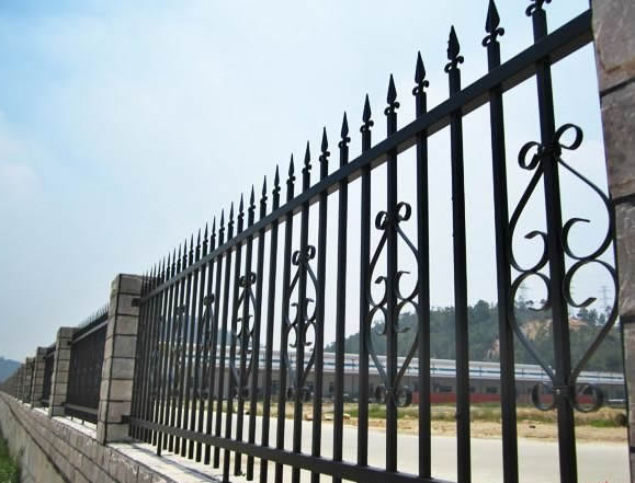 鋅鋼護(hù)欄價(jià)格及小巷深處的獨(dú)特魅力