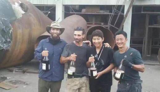 戰(zhàn)狼最新票房刷新紀(jì)錄，小巷美食探索未知味蕾傳奇